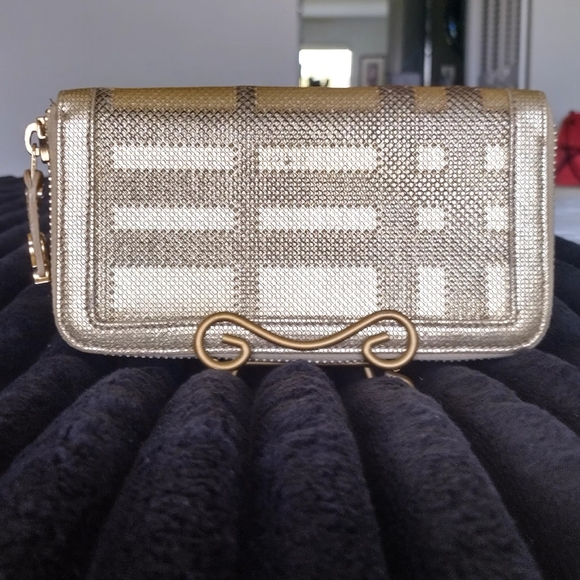 Burberry Gold Metallic Mesh Overlay Wallet - Picture 4 of 12